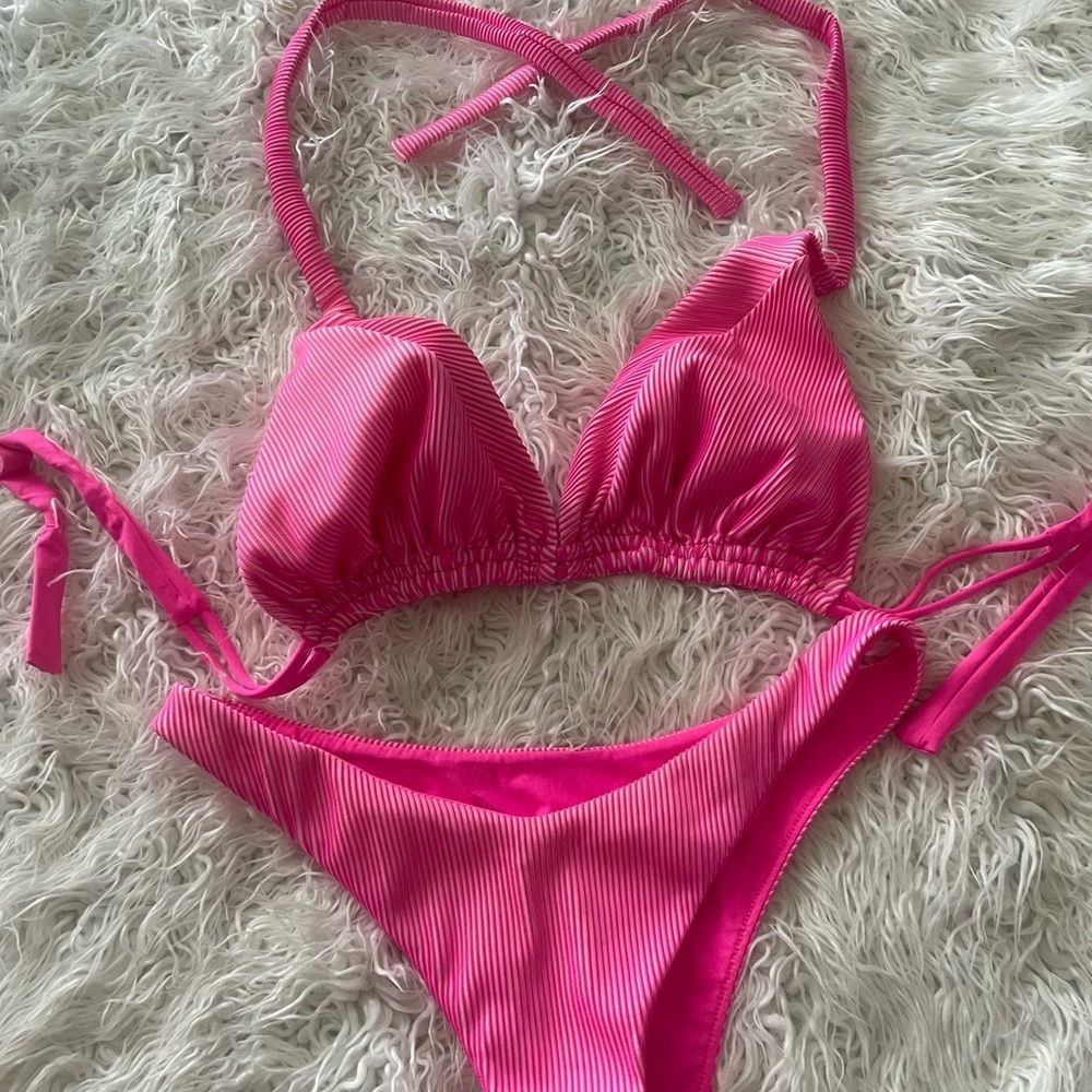 Luli fama.  Hot pink top XXL top / Meduim bottom
